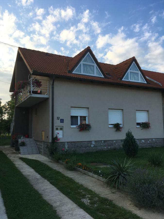 Guest House Ruza Tenja Ngoại thất bức ảnh